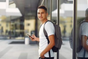 メンズ大学生に人気のリュックブランドは？オシャレなリュックを厳選紹介