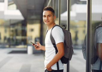 メンズ大学生に人気のリュックブランドは？オシャレなリュックを厳選紹介